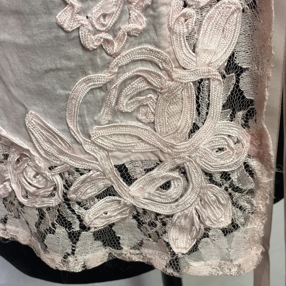 Vintage lace and ribbon tie top - Picture 4 of 7